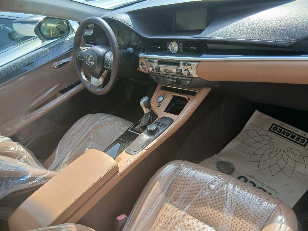 Car Image 2018 LEXUS ES 350