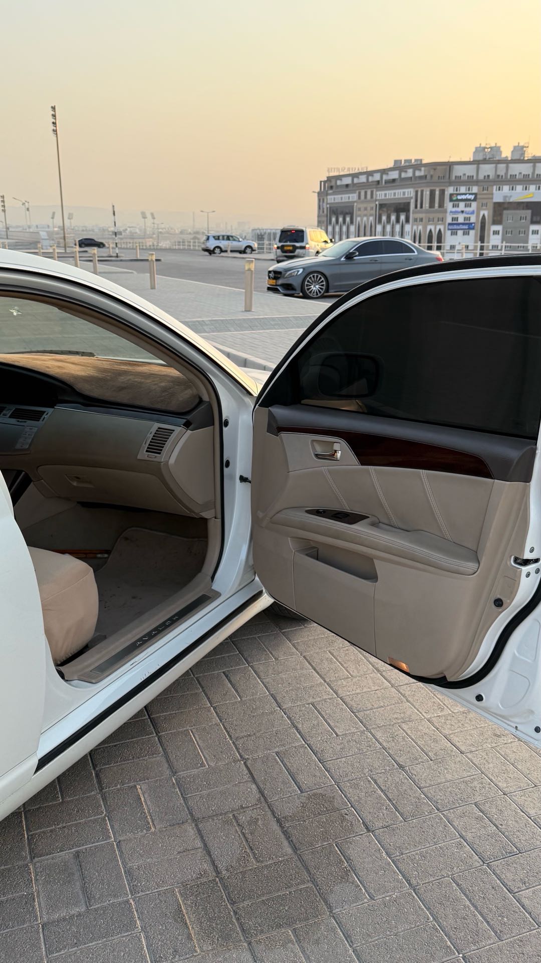 Car Image 2008 TOYOTA AVALON LIMITED