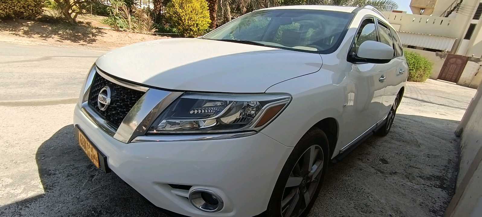 Car Image 2014 NISSAN PATHFINDER SV