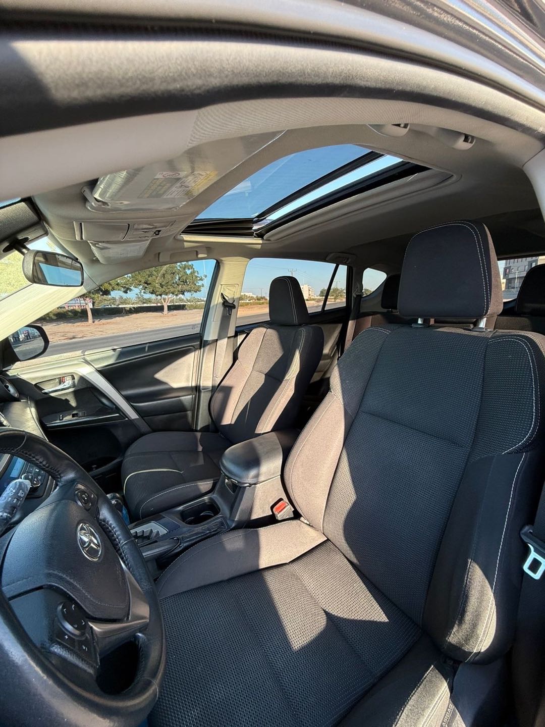 Car Image 2018 TOYOTA RAV4 XLE