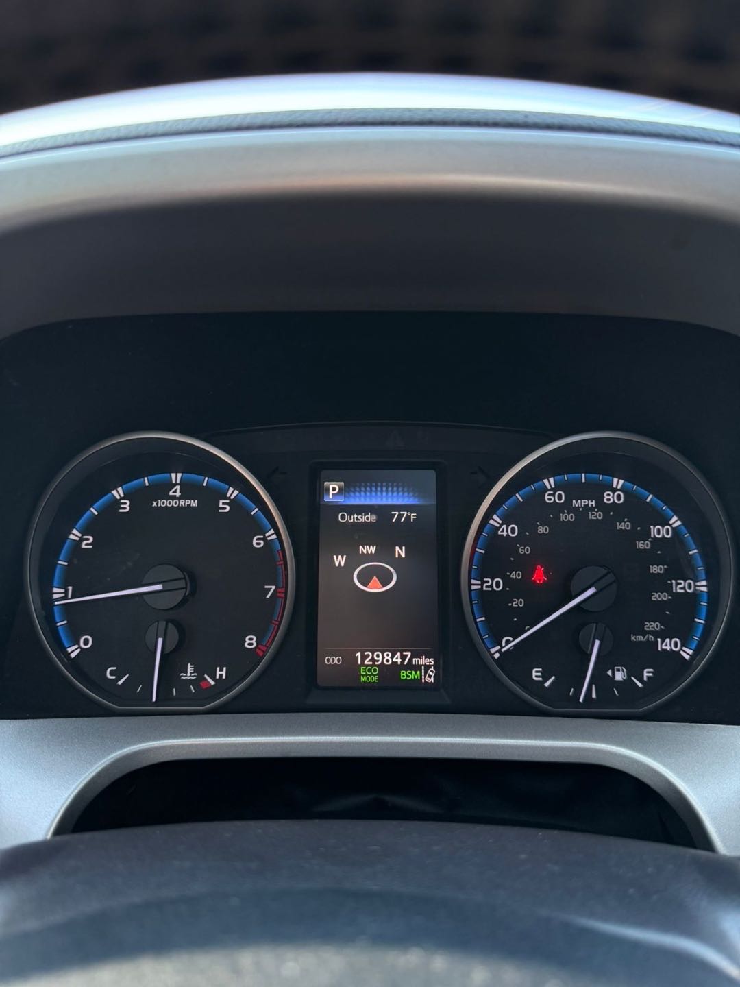 Car Image 2018 TOYOTA RAV4 XLE