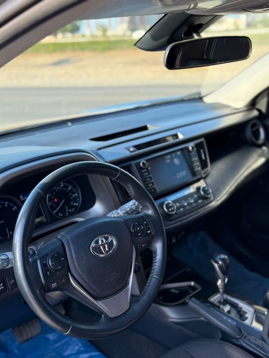 Car Image 2018 TOYOTA RAV4 XLE