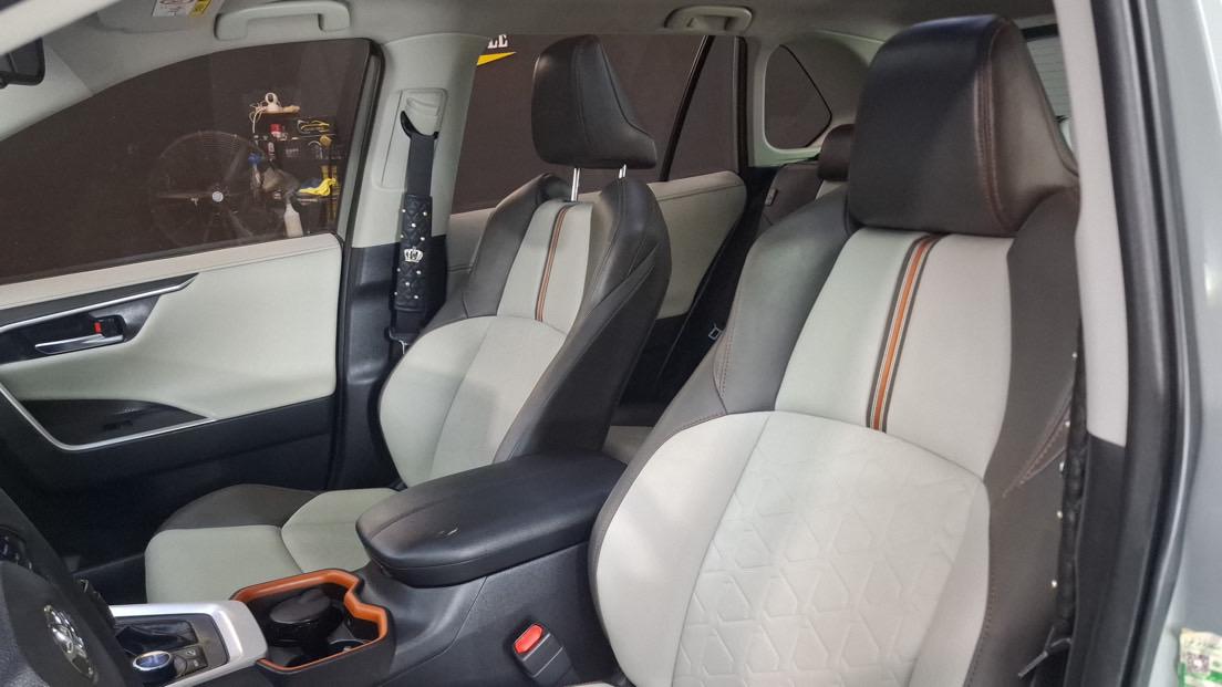 Car Image 2019 TOYOTA RAV4 