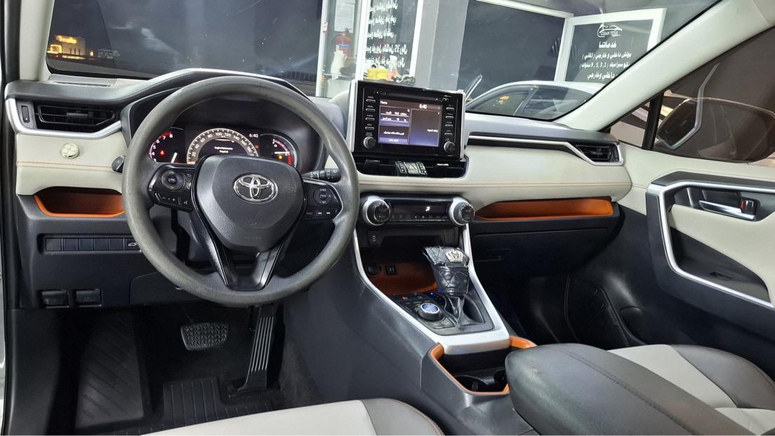 Car Image 2019 TOYOTA RAV4 