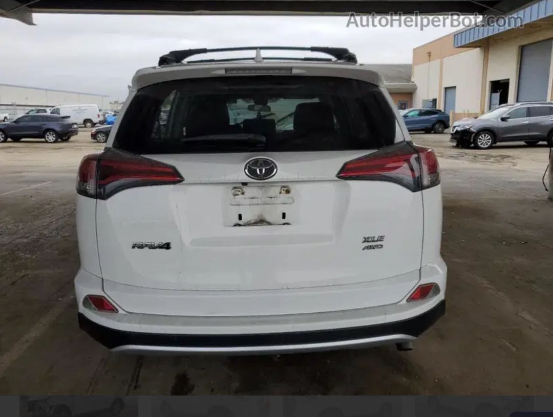Car Image 2017 TOYOTA RAV4