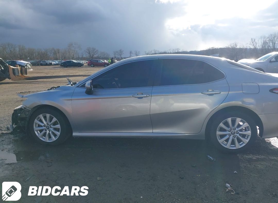 Car Image 2019 TOYOTA CAMRY
