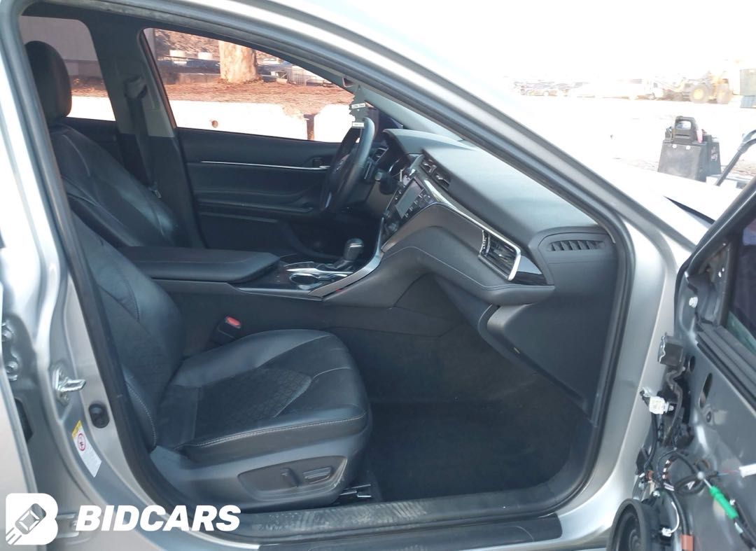 Car Image 2018 TOYOTA CAMRY