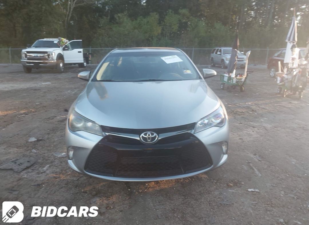 Car Image 2017 TOYOTA CAMRY