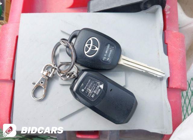 Car Image 2017 TOYOTA CAMRY