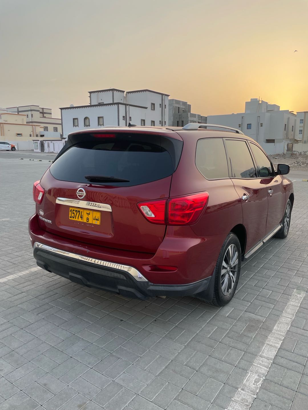 Car Image 2017 NISSAN PATHFINDER SV