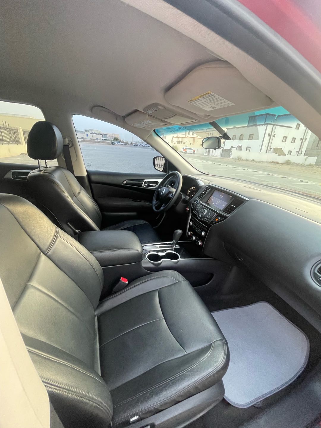 Car Image 2017 NISSAN PATHFINDER SV