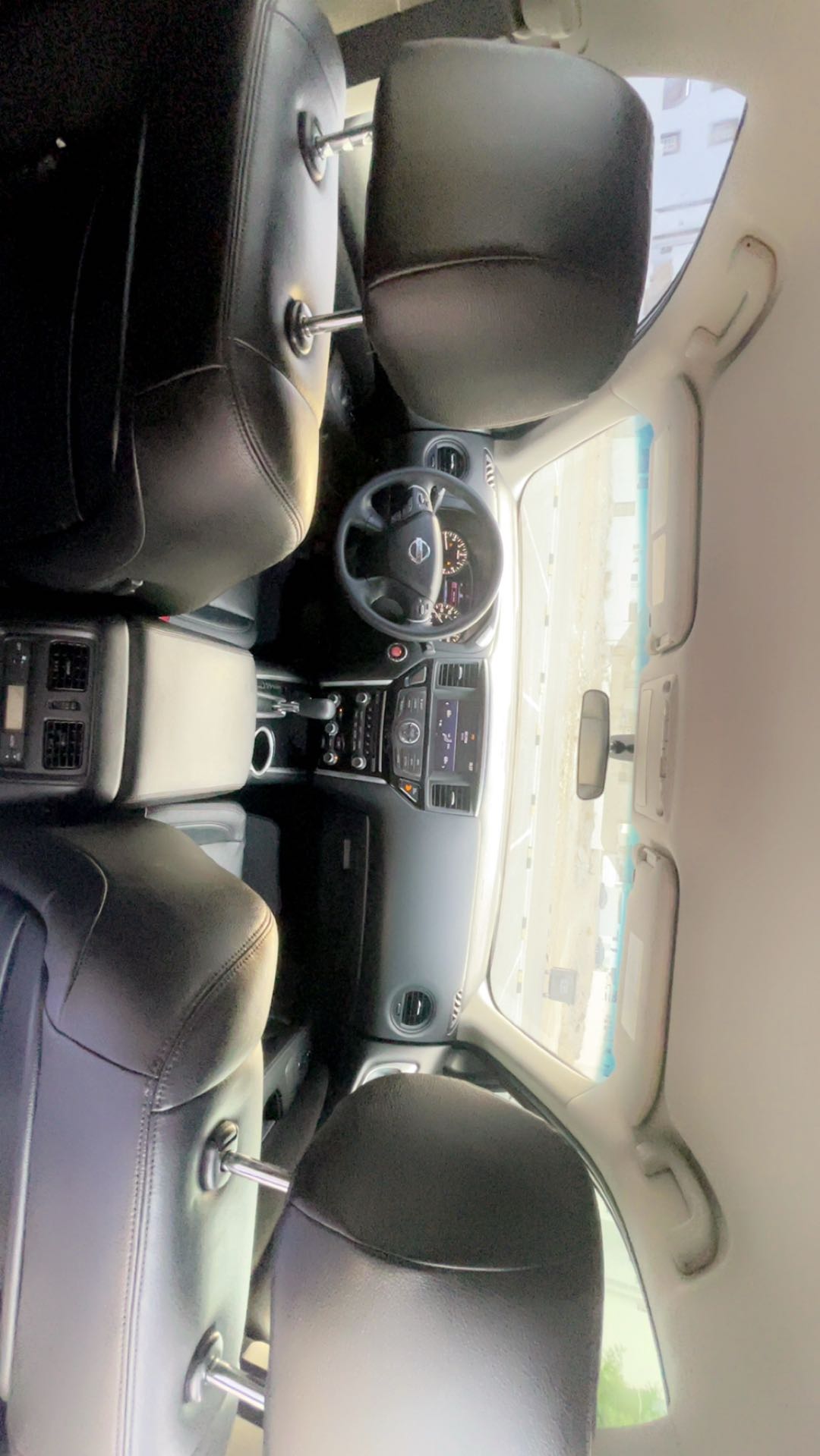 Car Image 2017 NISSAN PATHFINDER SV