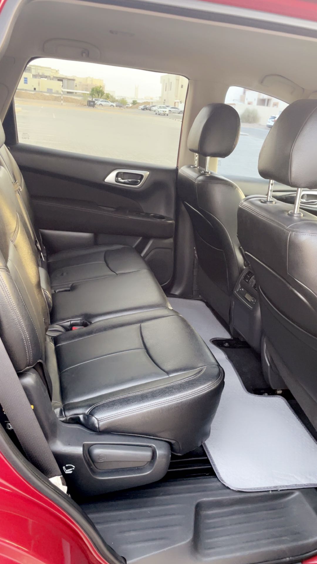 Car Image 2017 NISSAN PATHFINDER SV