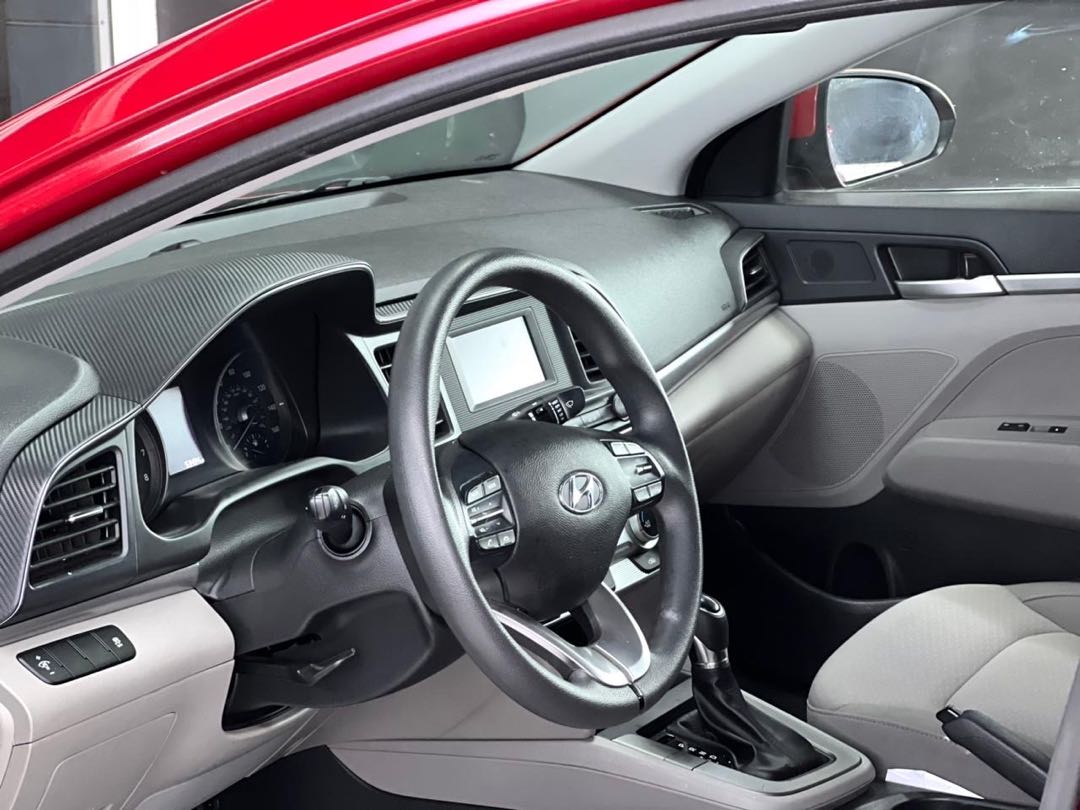 Car Image 2019 HYUNDAI ELANTRA SE