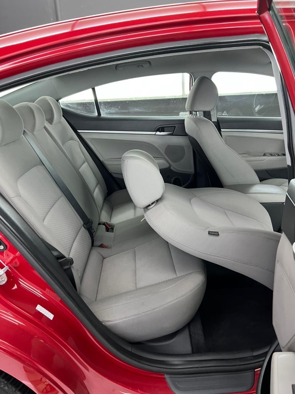 Car Image 2019 HYUNDAI ELANTRA SE