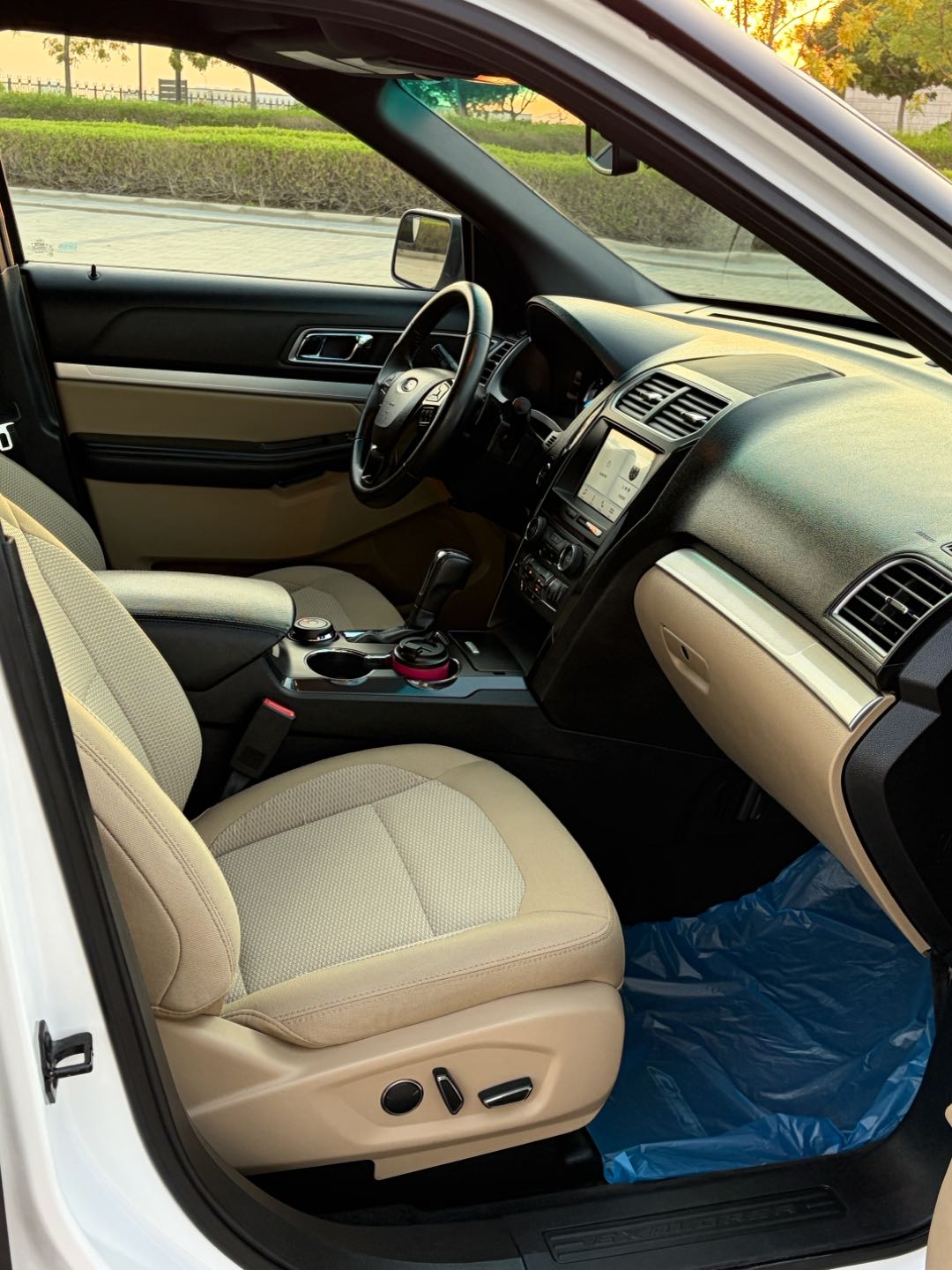 Car Image 2017 FORD EXPLORER 