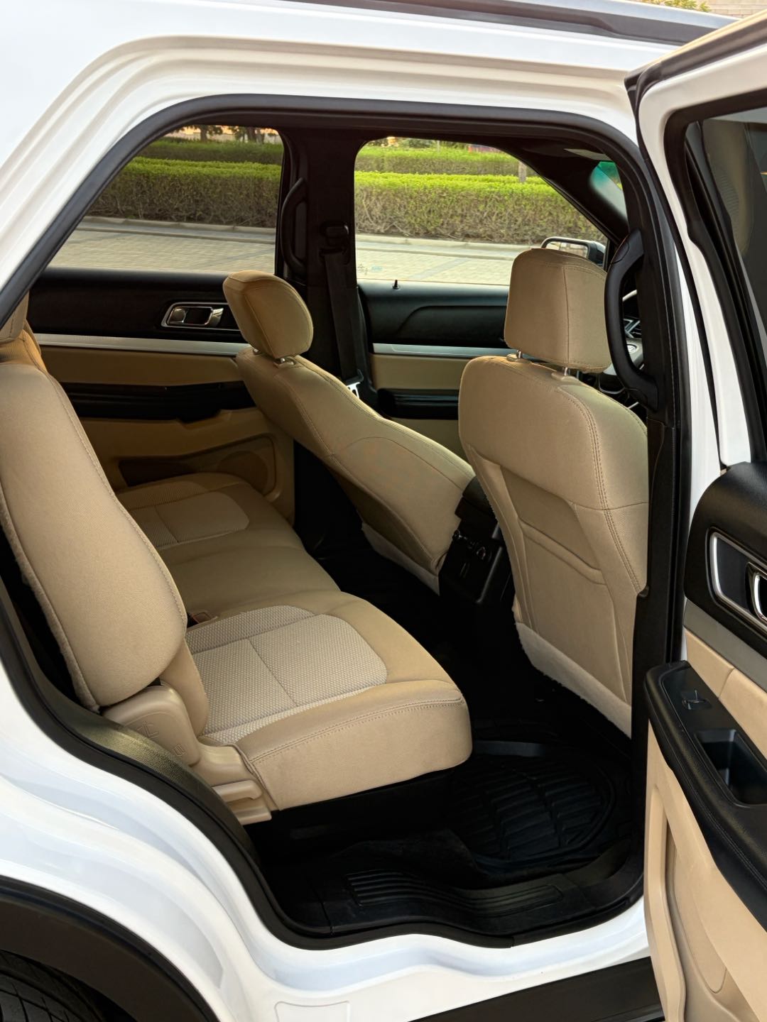 Car Image 2017 FORD EXPLORER 