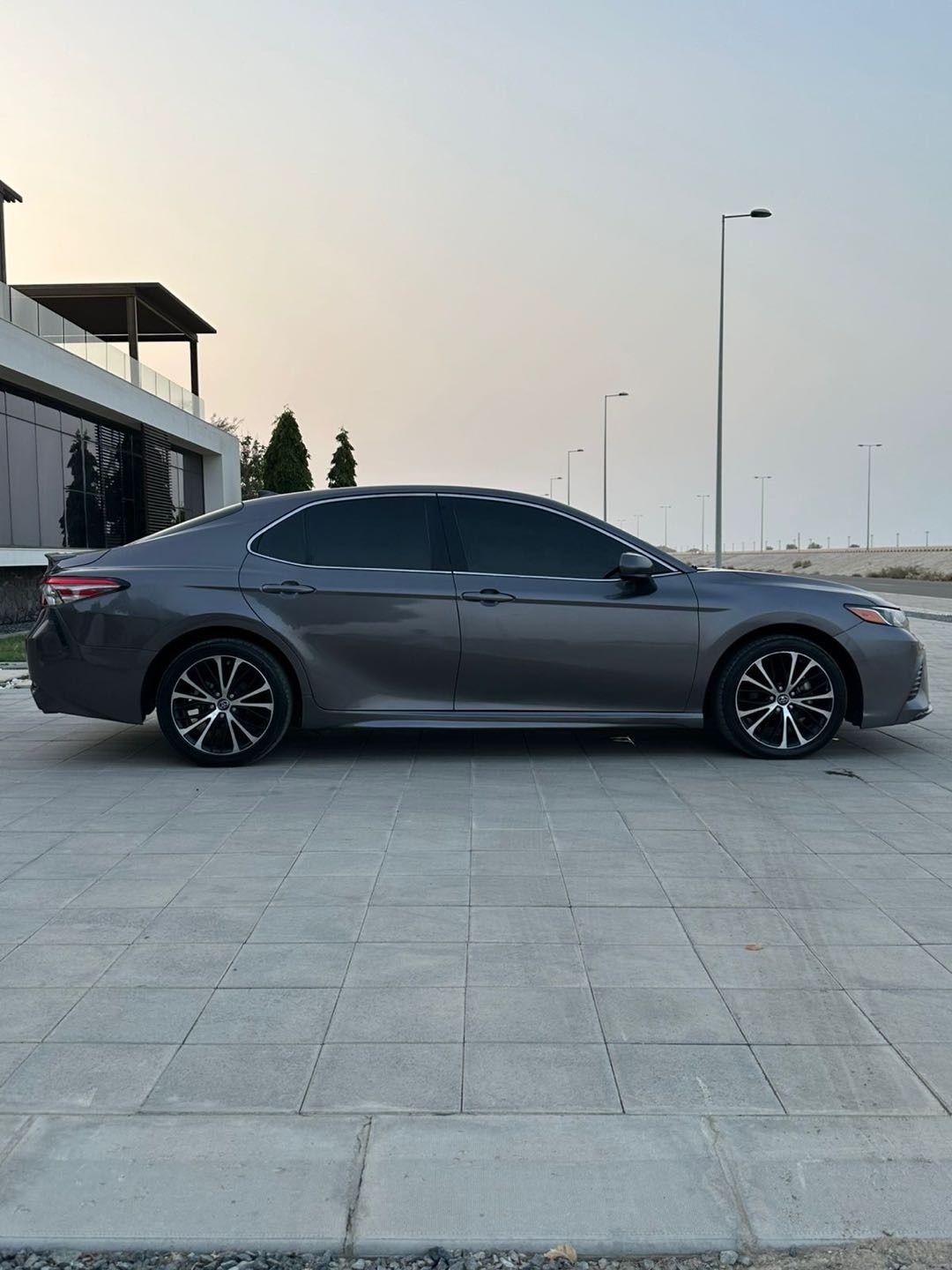Car Image 2019 TOYOTA CAMRY SE