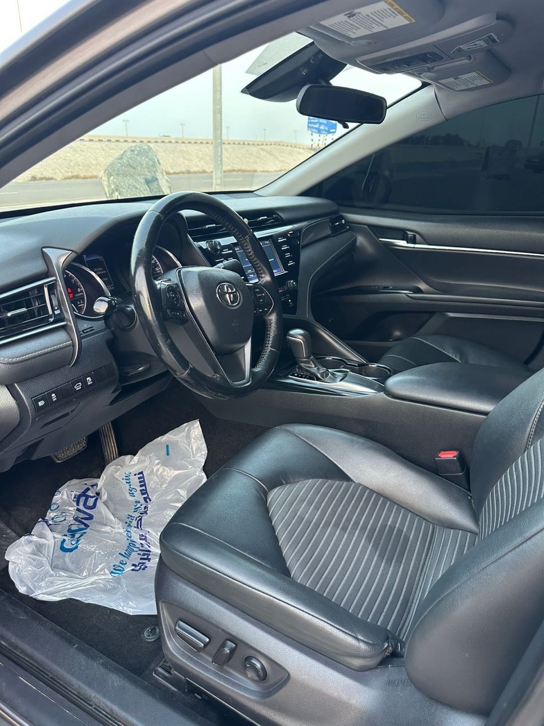 Car Image 2019 TOYOTA CAMRY SE