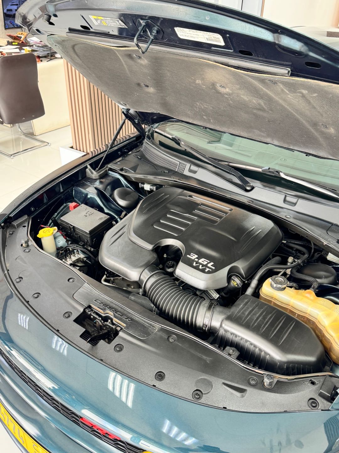Car Image 2019 DODGE CHARGER SXT