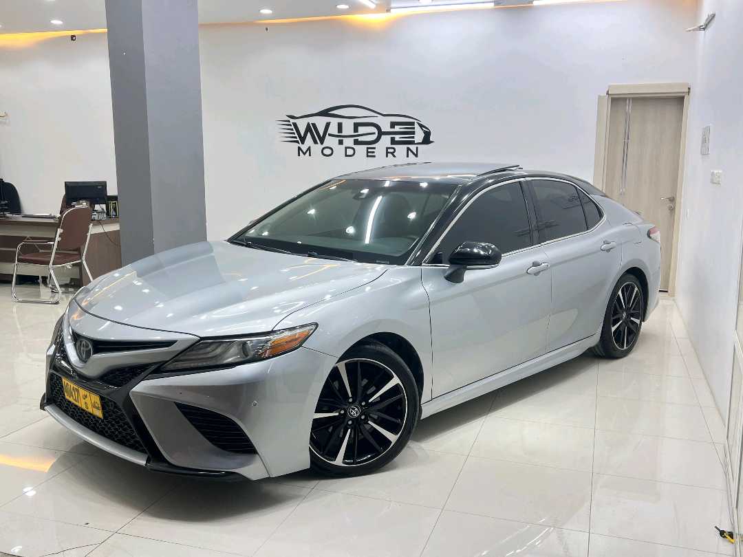 Car Image 2018 TOYOTA CAMRY XSE