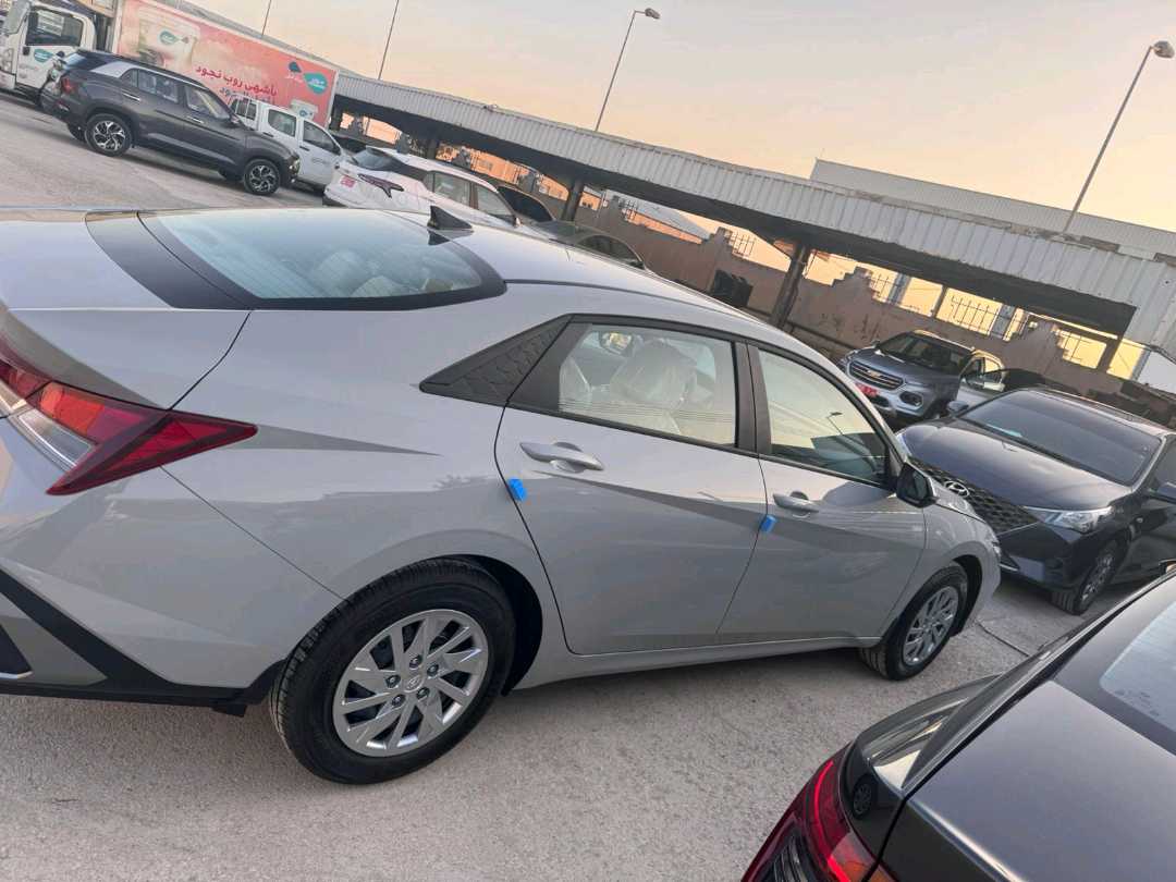 HYUNDAI ELANTRA 2025