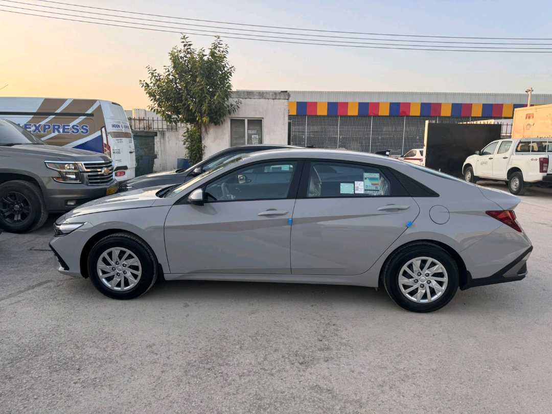 HYUNDAI ELANTRA 2025