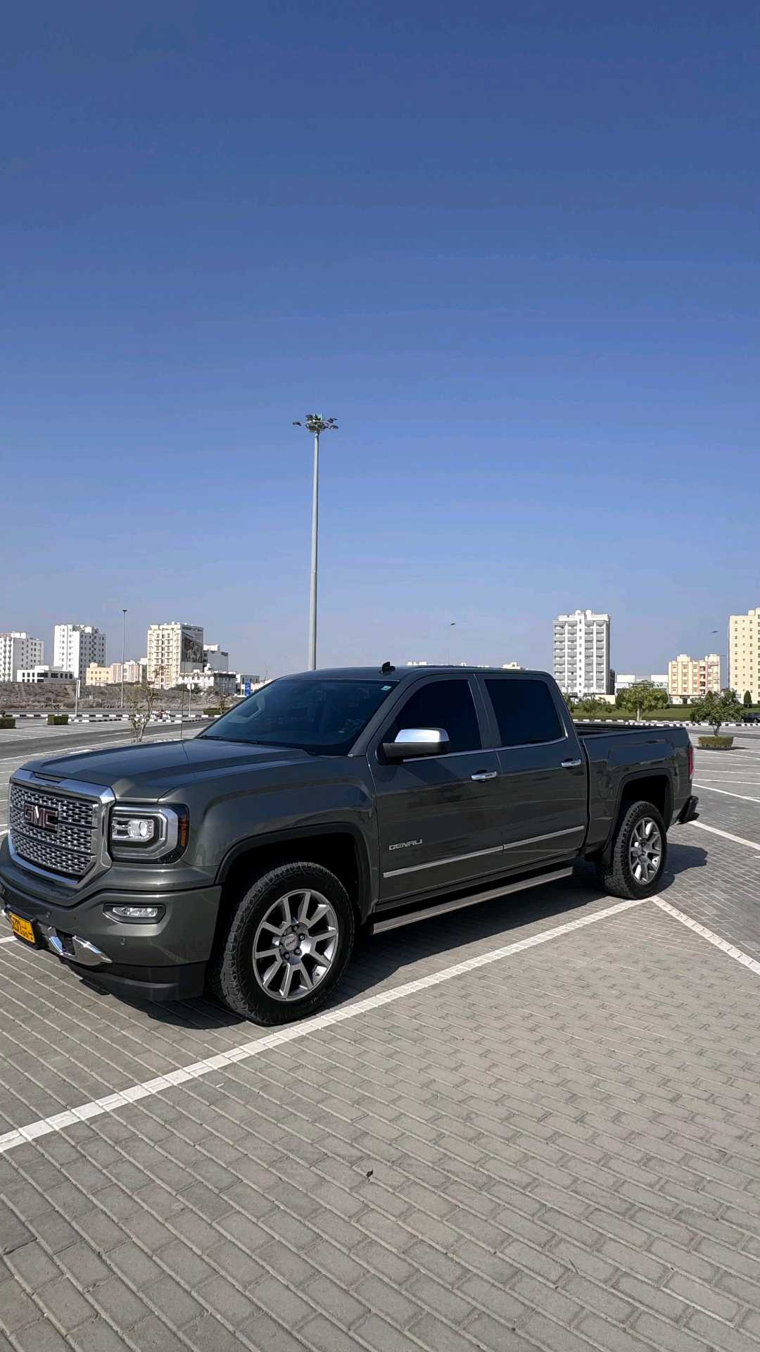 Car Image 2018 GMC SIERRA DENALI
