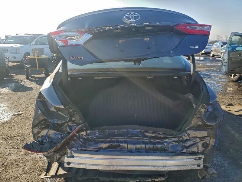 Car Image 2018 TOYOTA CAMRY