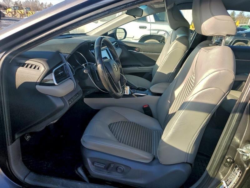 Car Image 2018 TOYOTA CAMRY