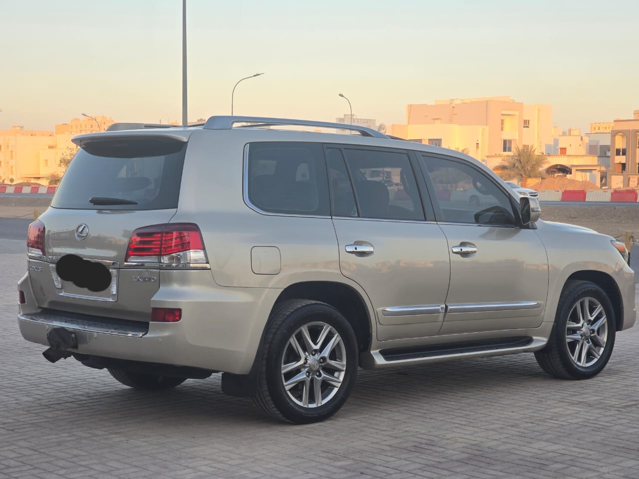Car Image 2013 LEXUS LX 570