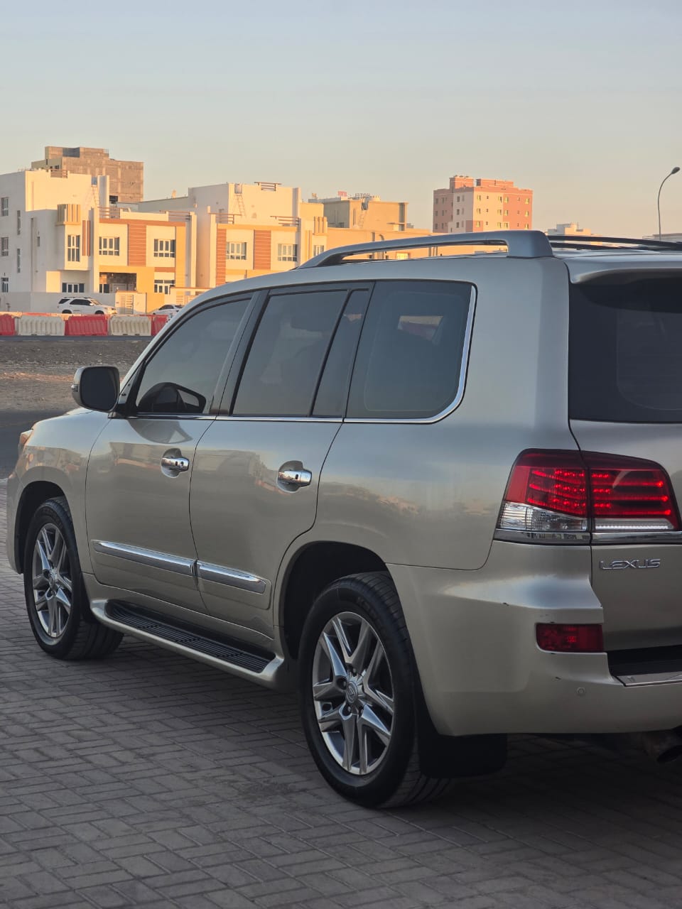 Car Image 2013 LEXUS LX 570