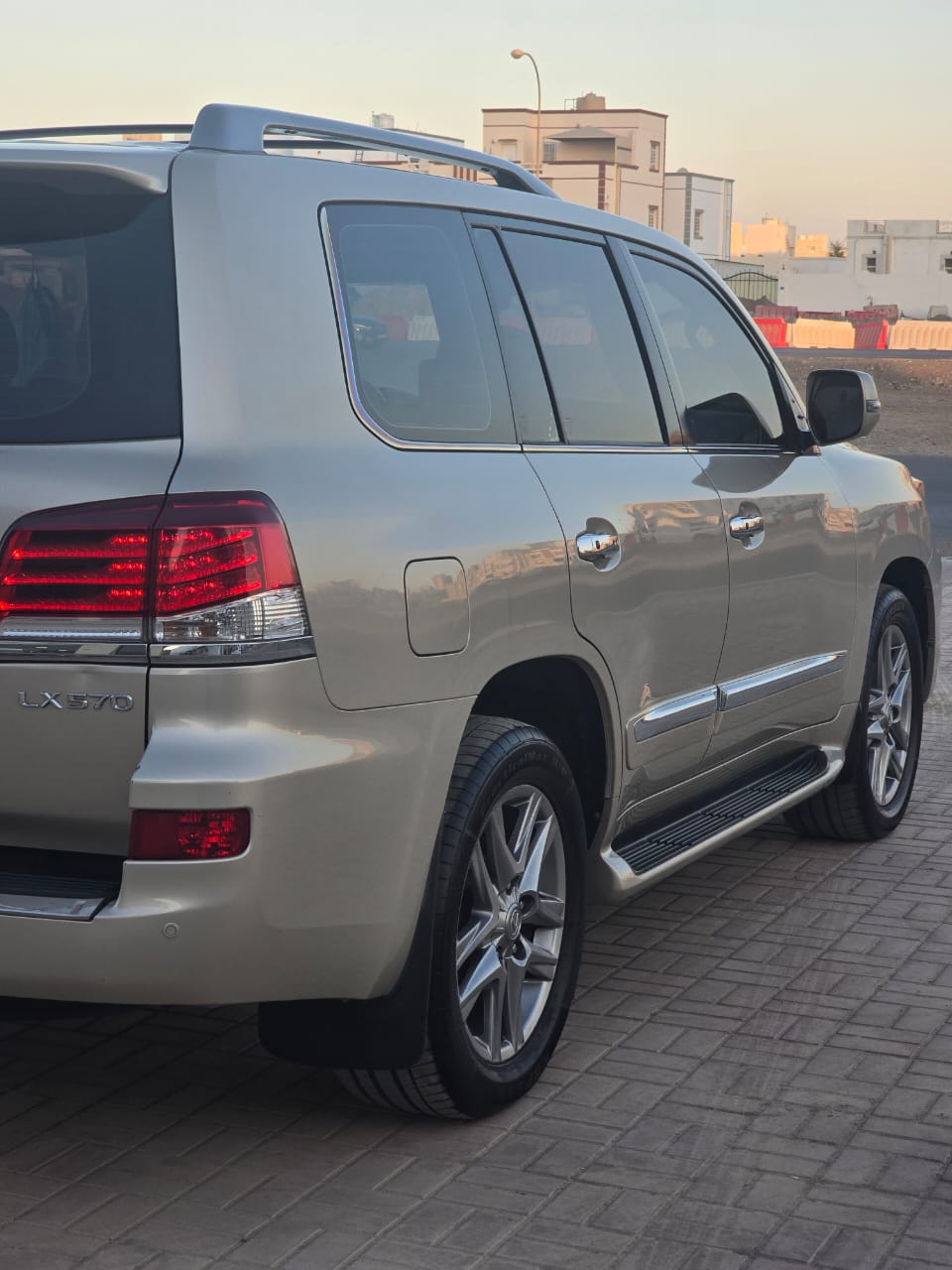 Car Image 2013 LEXUS LX 570