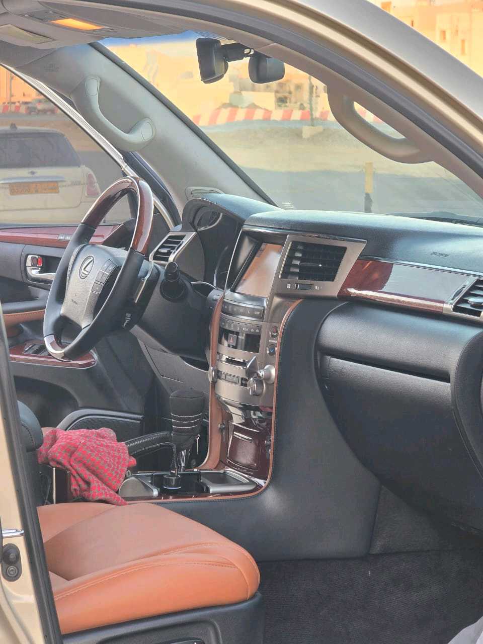 Car Image 2013 LEXUS LX 570