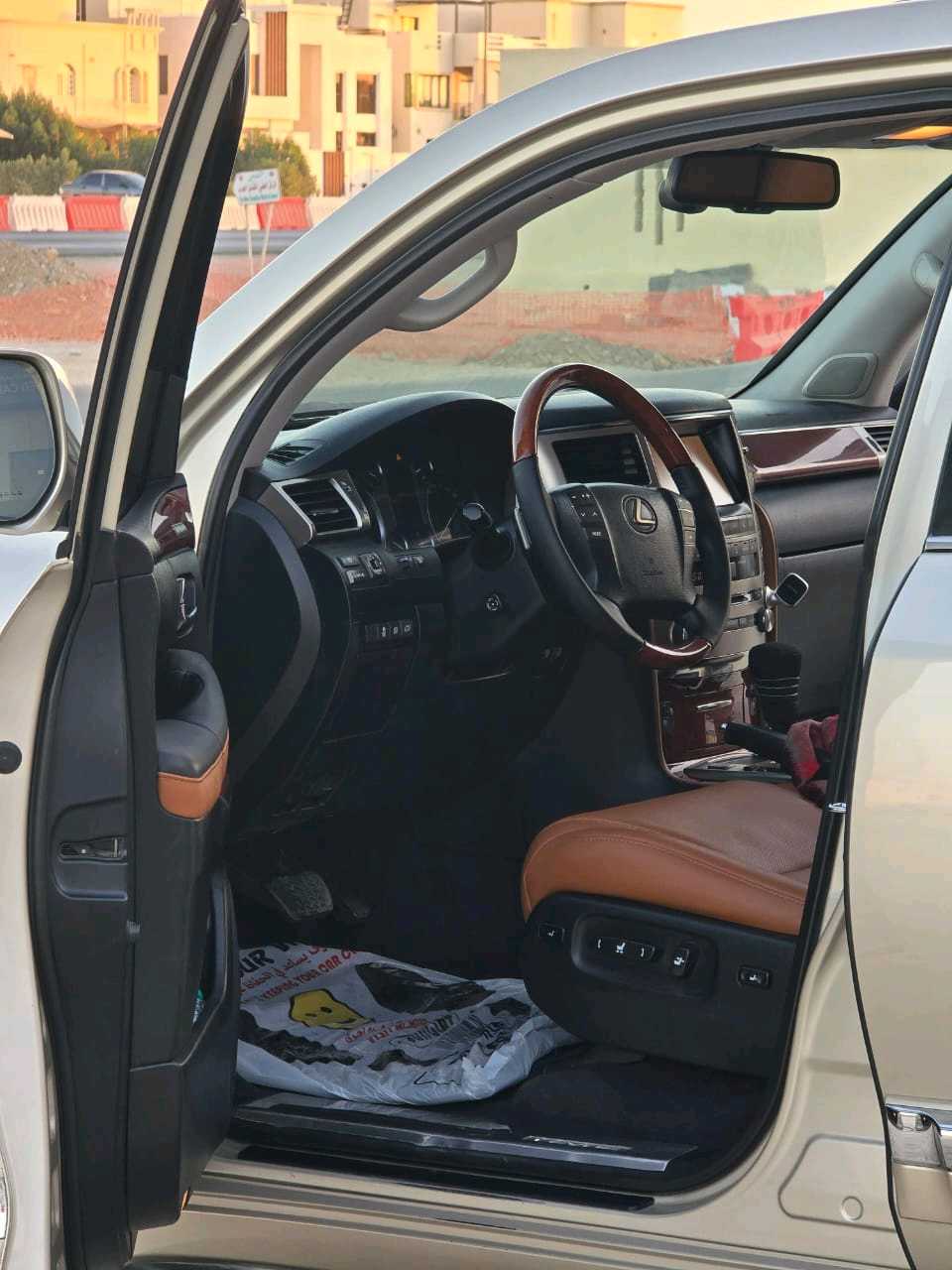 Car Image 2013 LEXUS LX 570