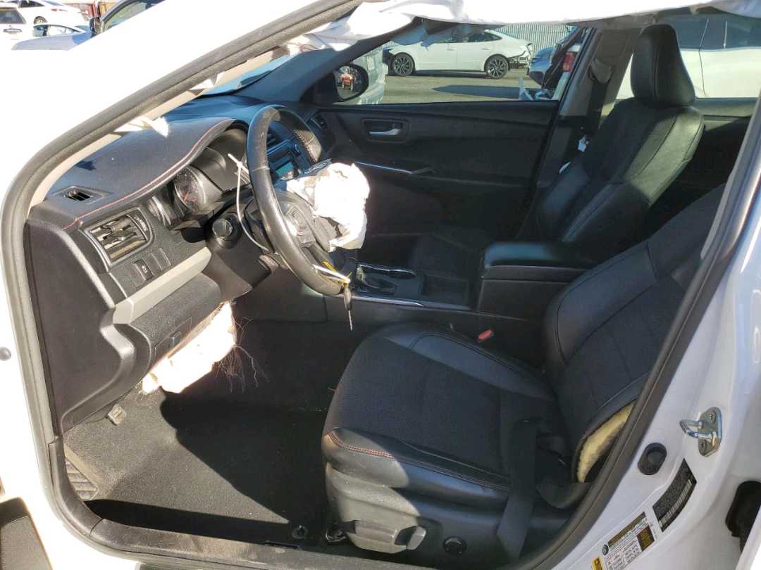 Car Image 2017 TOYOTA CAMRY