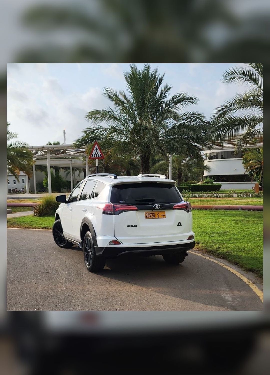 Car Image 2018 TOYOTA RAV4 LIMITED
