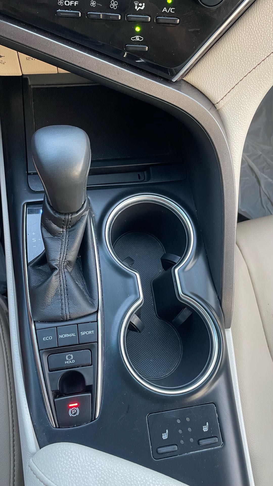 Car Image 2018 TOYOTA CAMRY XLE