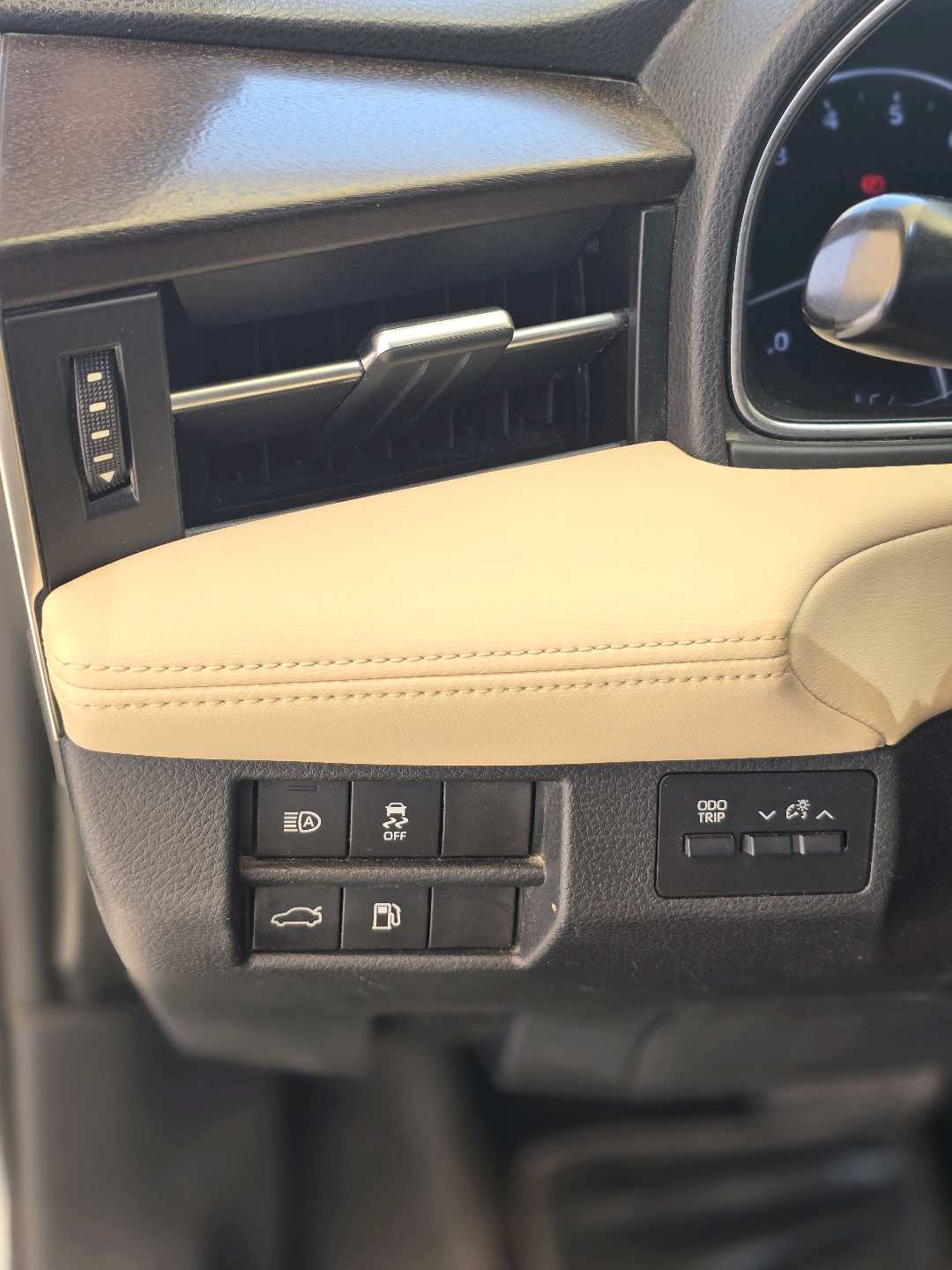 Car Image 2019 TOYOTA AVALON LIMITED