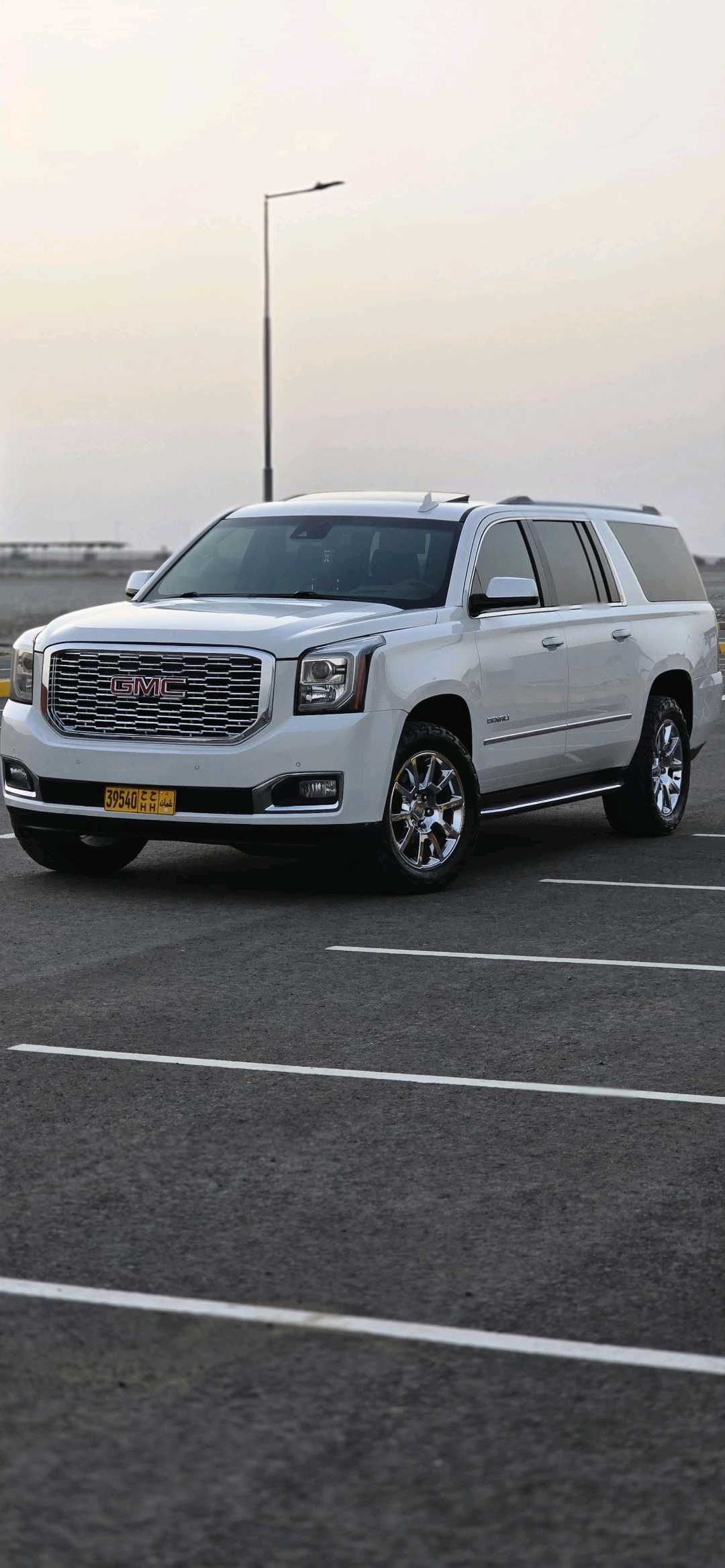 Car Image 2018 GMC YUKON XL Denali