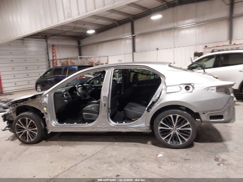 Car Image 2018 TOYOTA CAMRY