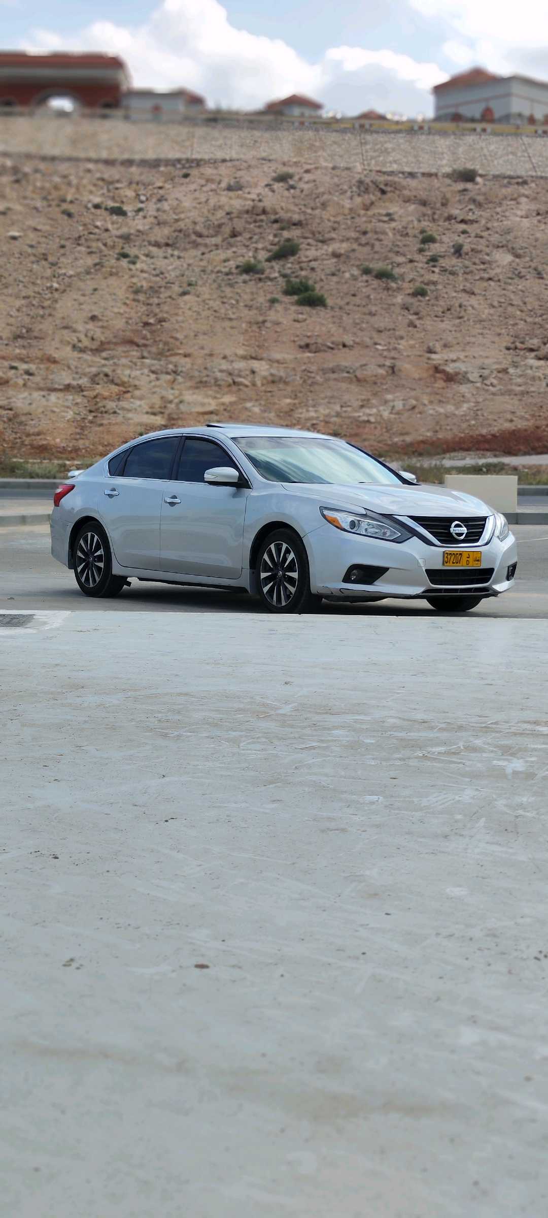 Car Image 2016 NISSAN ALTIMA SL