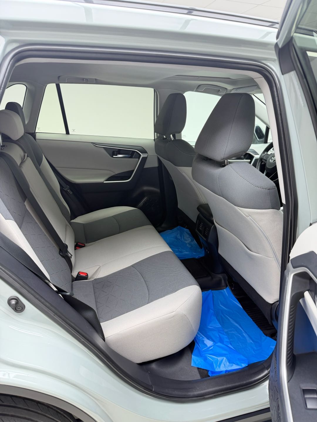 Car Image 2019 TOYOTA RAV4 XLE