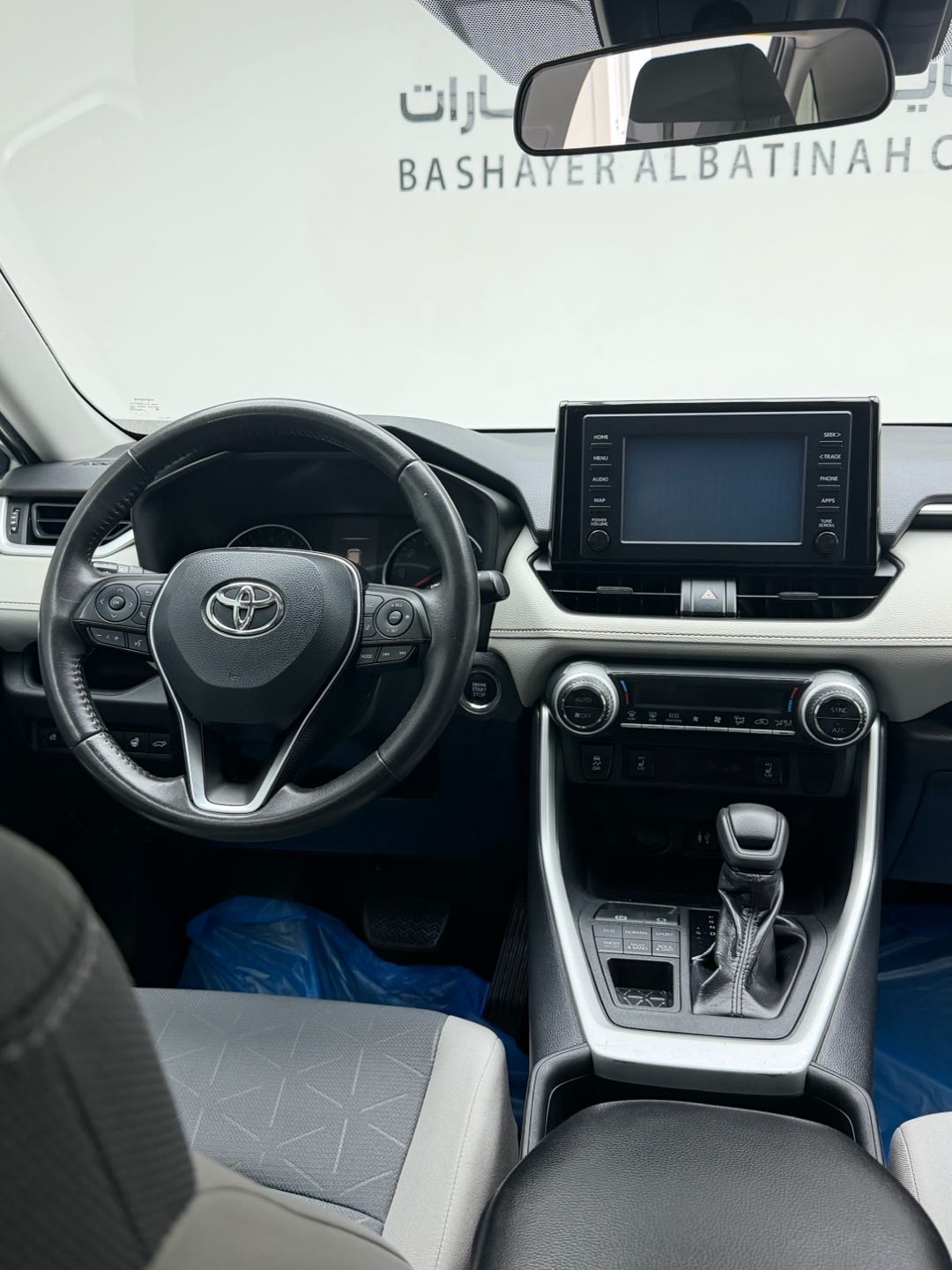 Car Image 2019 TOYOTA RAV4 XLE