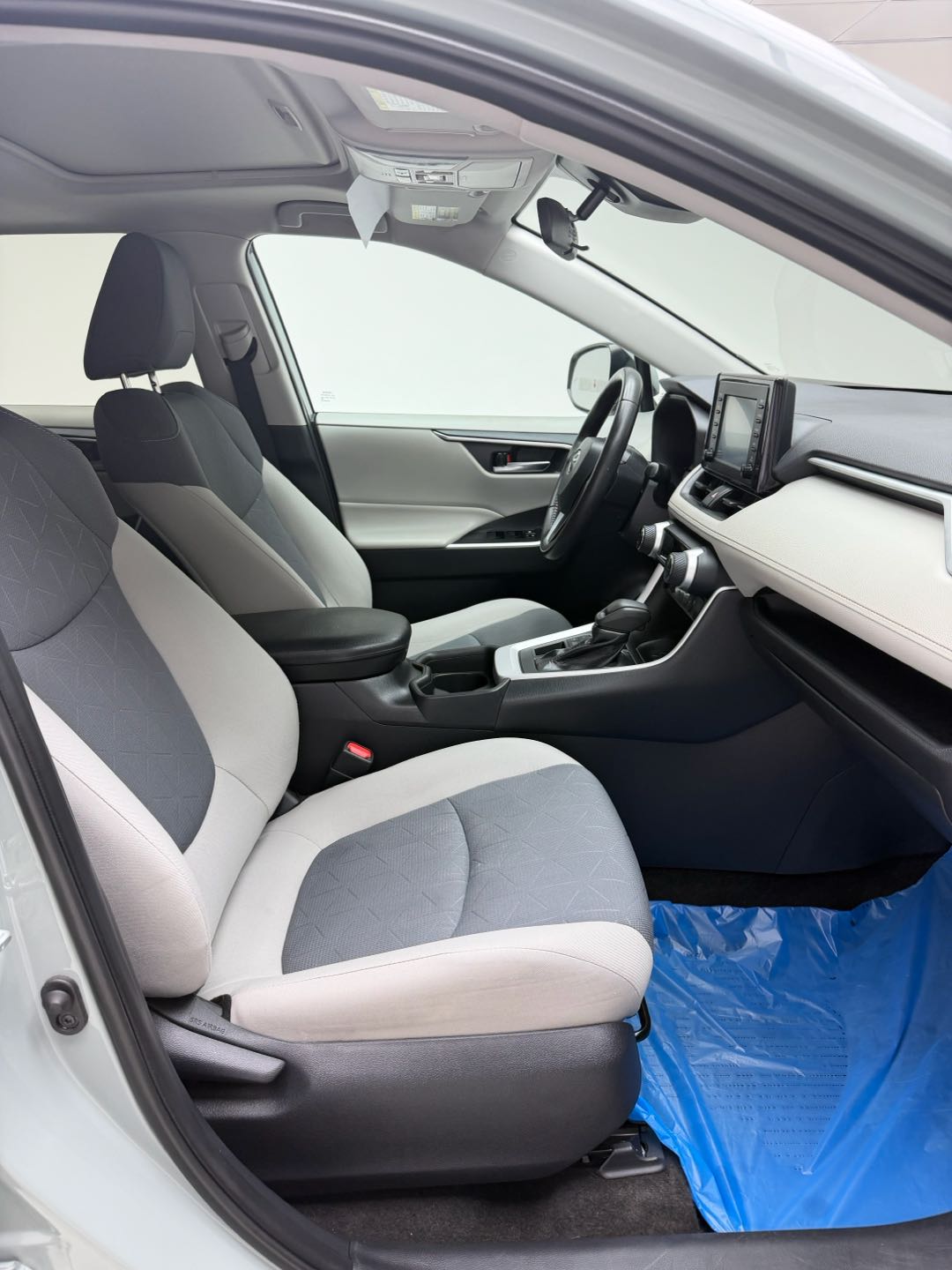 Car Image 2019 TOYOTA RAV4 XLE