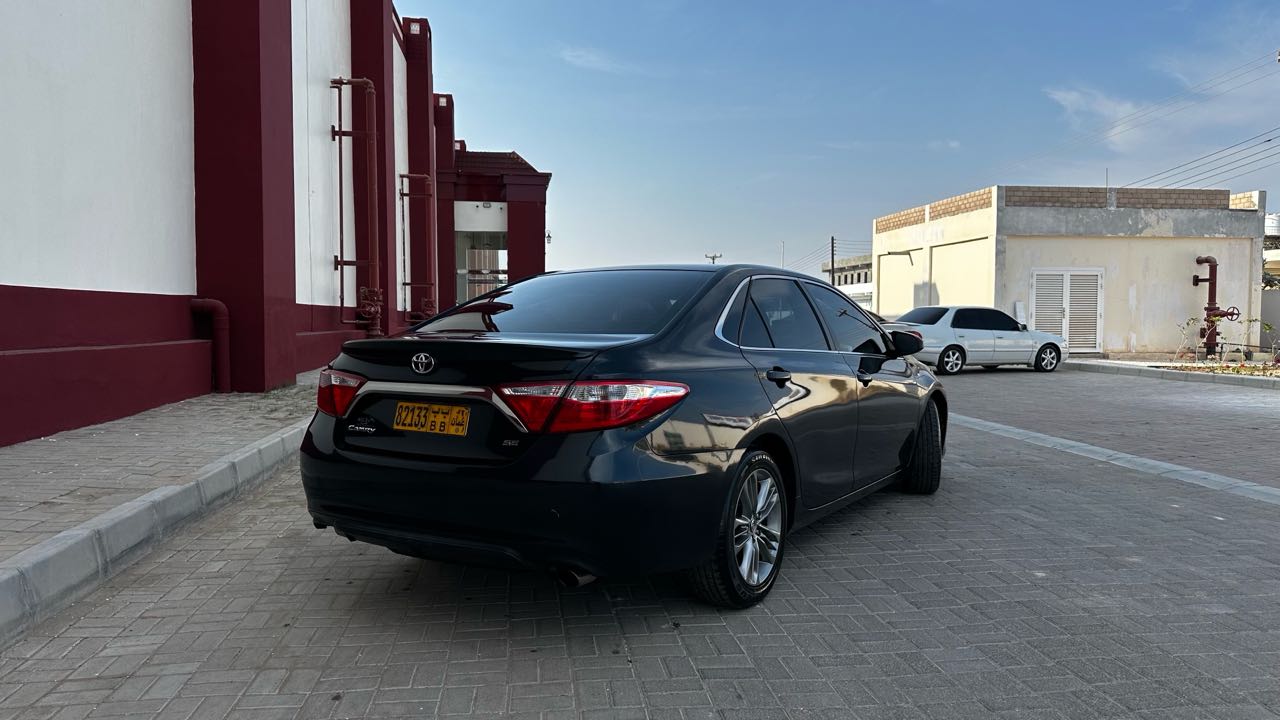 Car Image 2015 TOYOTA CAMRY SE