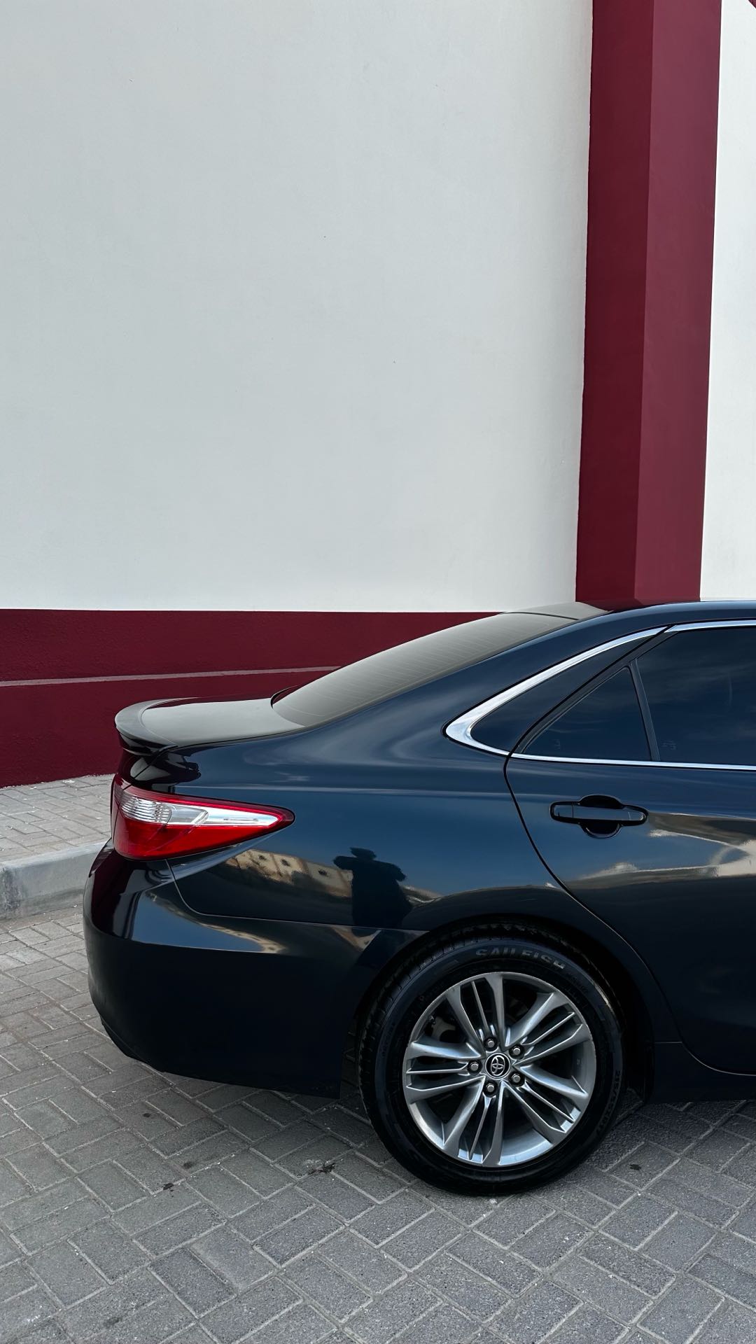 Car Image 2015 TOYOTA CAMRY SE