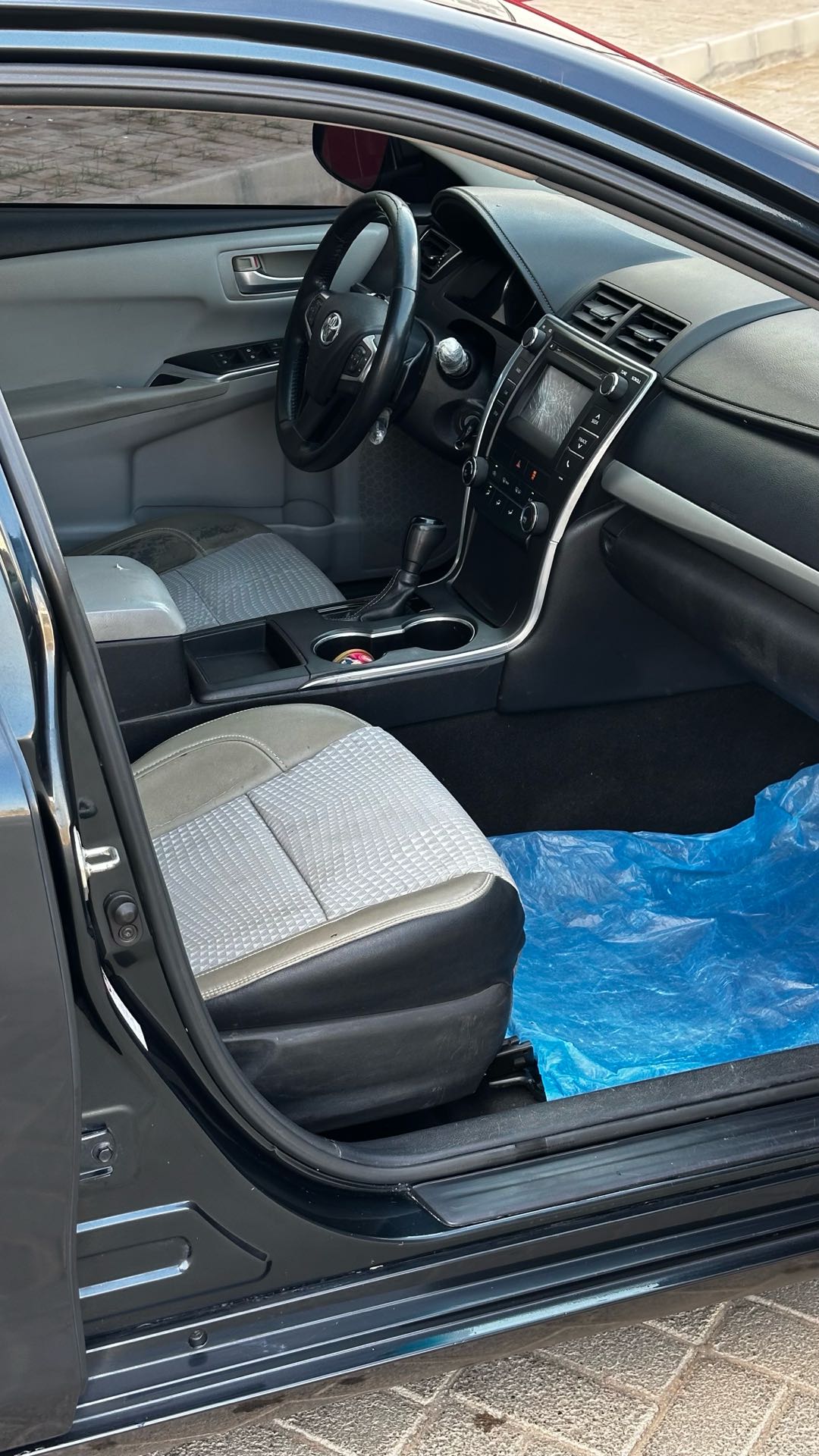 Car Image 2015 TOYOTA CAMRY SE