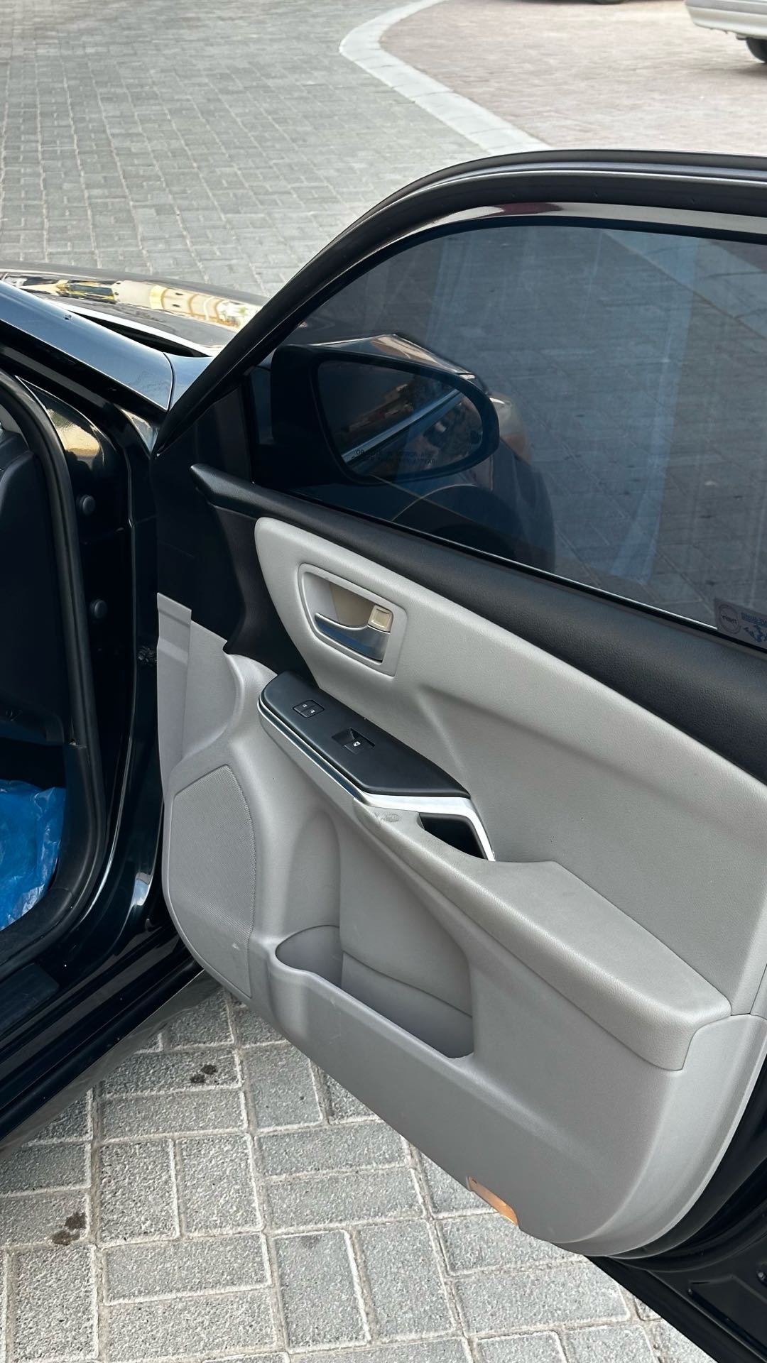 Car Image 2015 TOYOTA CAMRY SE