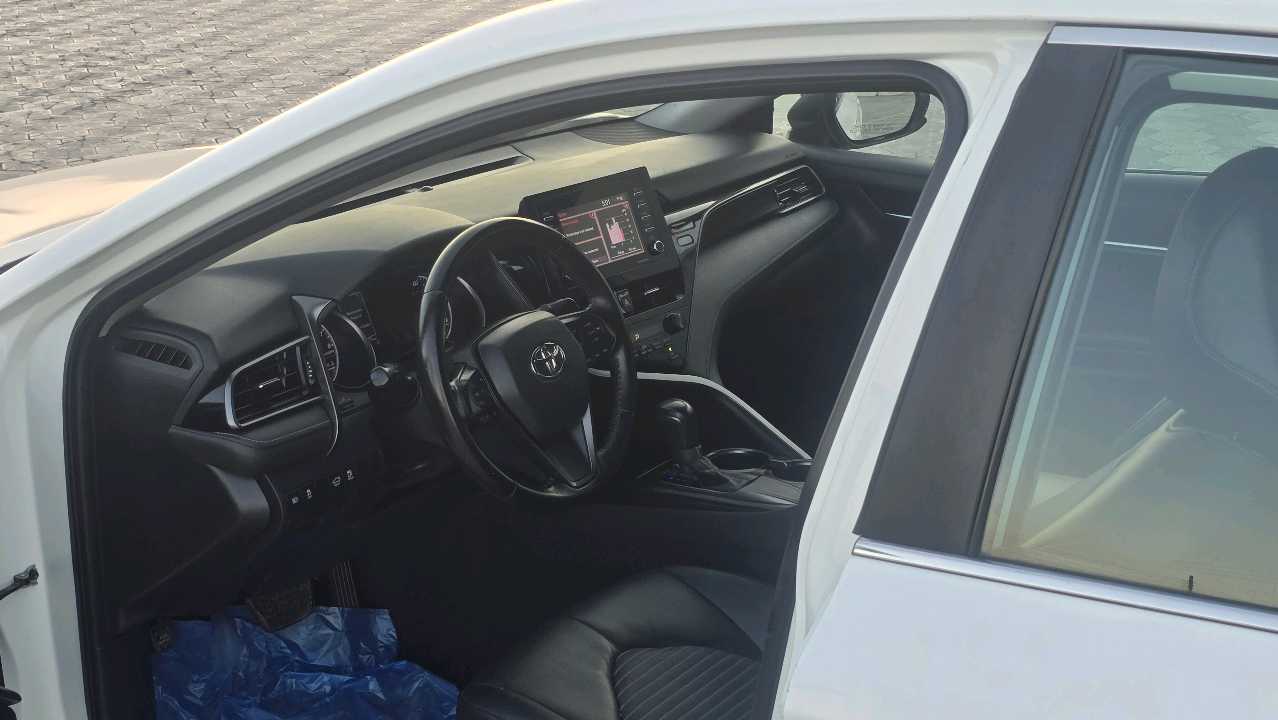 Car Image 2021 TOYOTA CAMRY SE